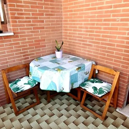 Roma Sea View Apartment *