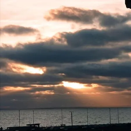 Roma Sea View Apartment *